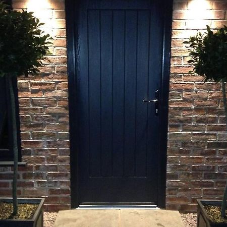 Villa Luxury Coach House Next To Woodland In Knutsford Extérieur photo