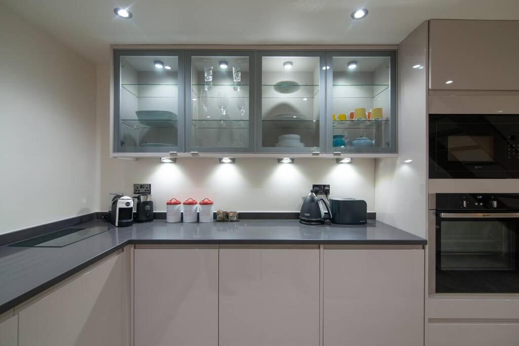 Villa Luxury Coach House Next To Woodland In Knutsford Extérieur photo