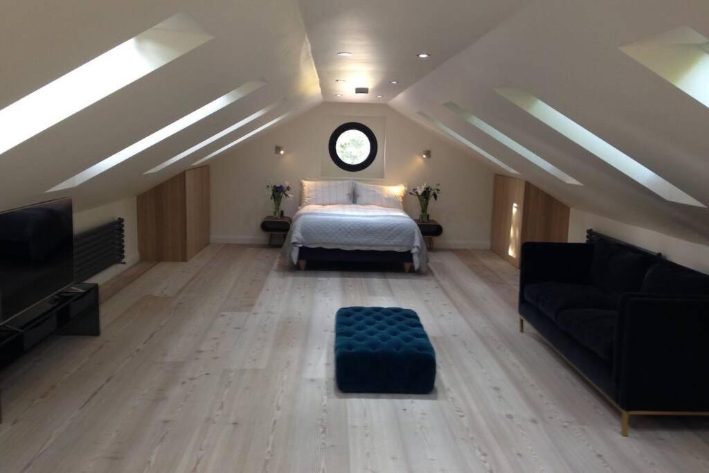 Villa Luxury Coach House Next To Woodland In Knutsford Extérieur photo