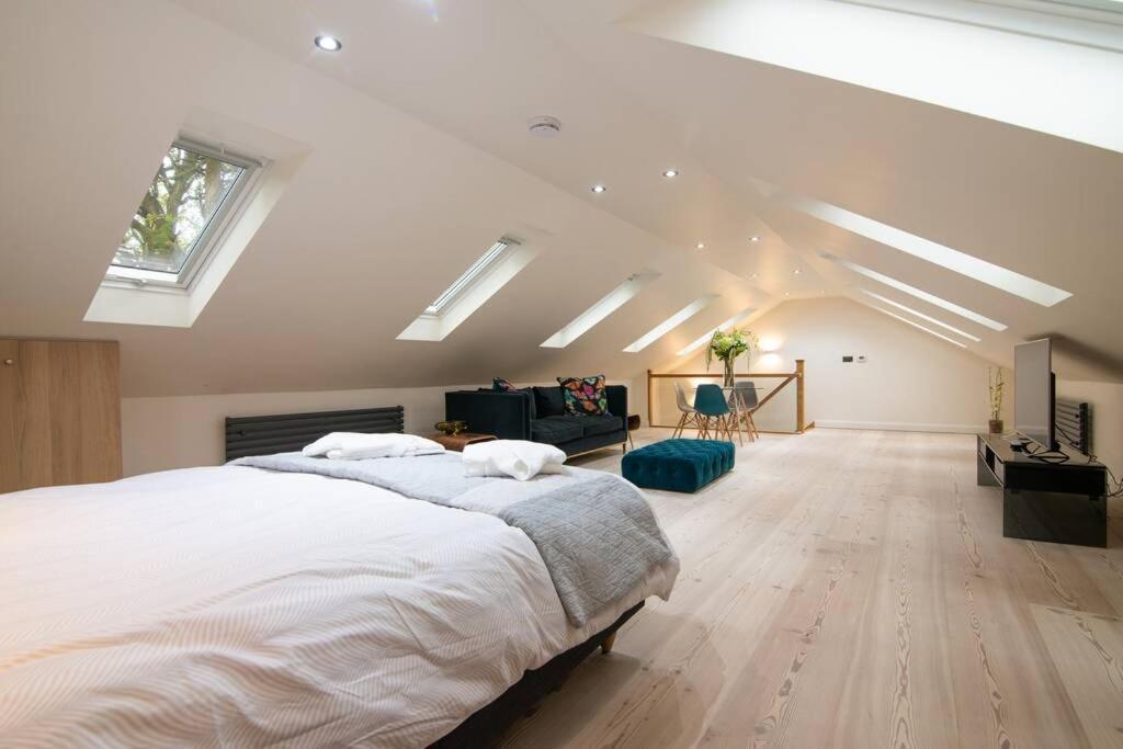 Villa Luxury Coach House Next To Woodland In Knutsford Extérieur photo
