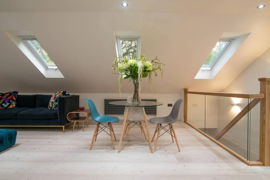 Villa Luxury Coach House Next To Woodland In Knutsford Extérieur photo