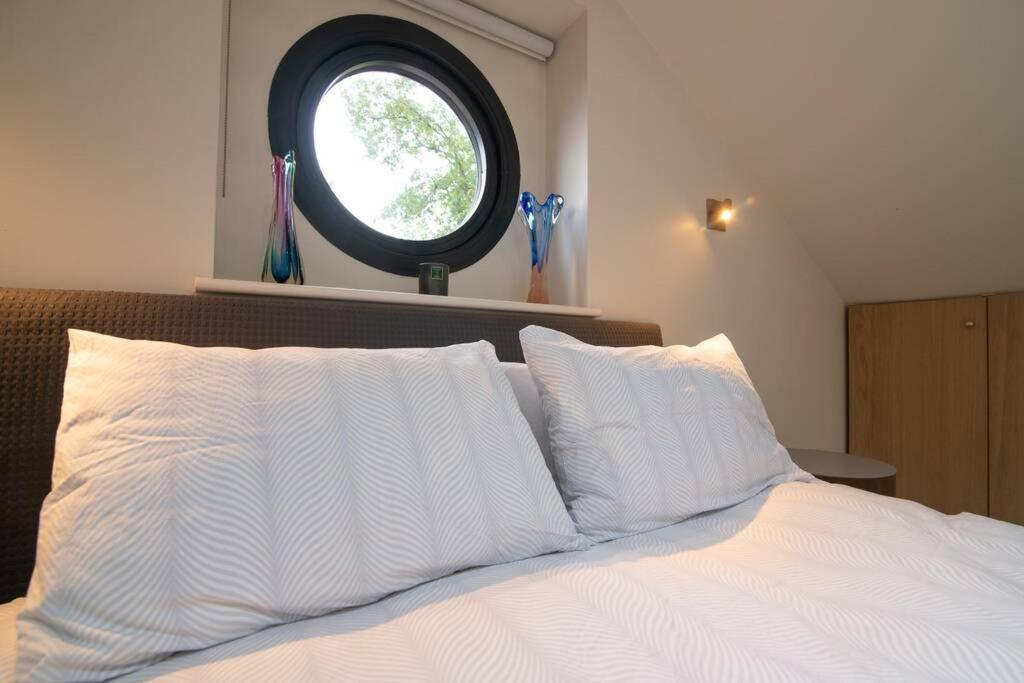 Villa Luxury Coach House Next To Woodland In Knutsford Extérieur photo