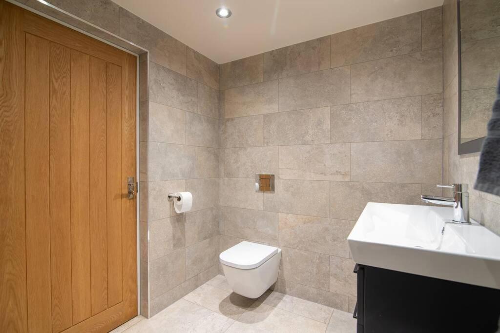 Villa Luxury Coach House Next To Woodland In Knutsford Extérieur photo