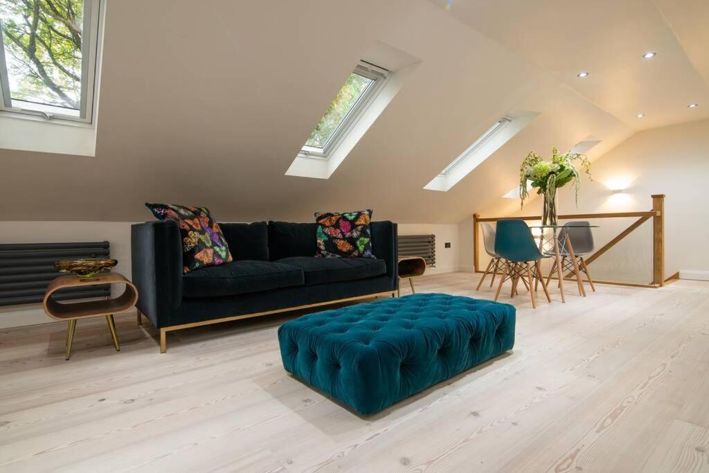 Villa Luxury Coach House Next To Woodland In Knutsford Extérieur photo