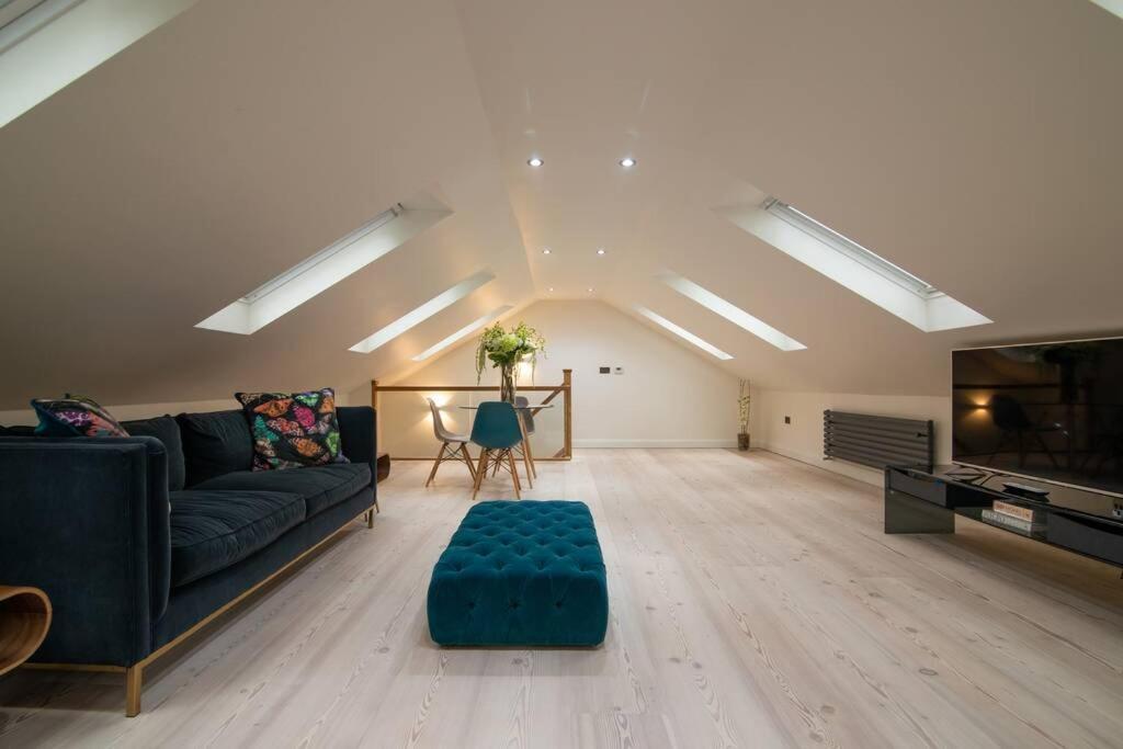 Villa Luxury Coach House Next To Woodland In Knutsford Extérieur photo